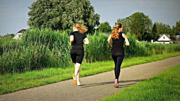 Mujeres corriendo Mujeres corriendo