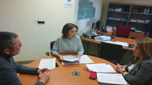 Gamarra y Sáez Rojo, en la reunión en el Oficina Municipal de Vivienda Gamarra y Sáez Rojo, en la reunión en el Oficina Municipal de Vivienda