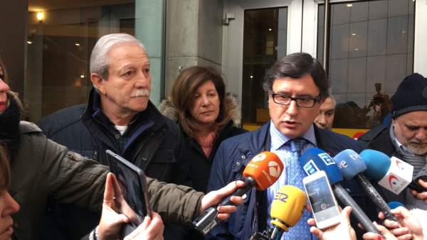 Justo Rodríguez Braga junto a su abogado. Justo Rodríguez Braga junto a su abogado.