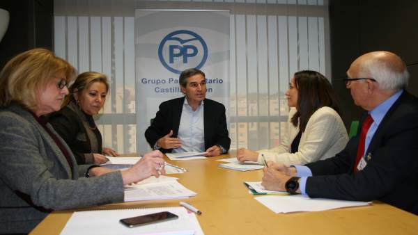 Sanz Vitorio, reunido con representantes del Cermi. Sanz Vitorio, reunido con representantes del Cermi.