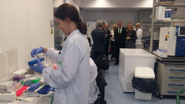 Los consejeros han conocido la labor de los investigadores del CIBA Los consejeros han conocido la labor de los investigadores del CIBA