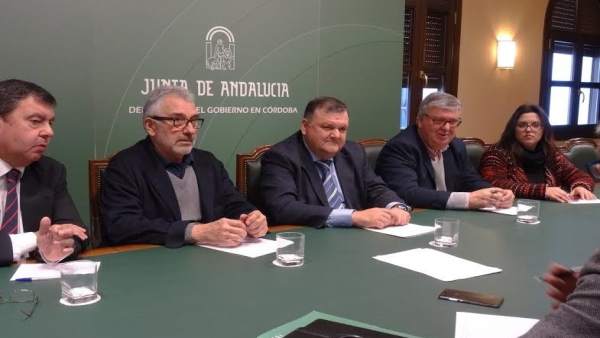 Zurera (centro), durante la reunión con organizaciones agrarias Zurera (centro), durante la reunión con organizaciones agrarias