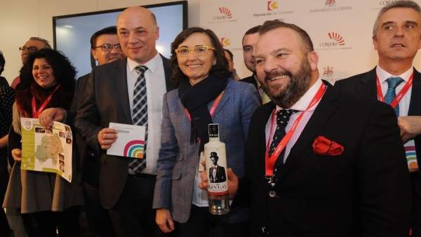 Ruiz (izda.) y la consejera de Cultura de la Junta de Andalucía, en Fitur Ruiz (izda.) y la consejera de Cultura de la Junta de Andalucía, en Fitur