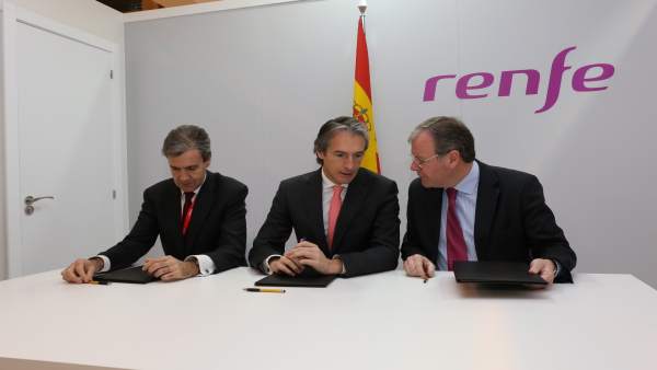 Momento de la firma Ayto León y Renfe Momento de la firma Ayto León y Renfe