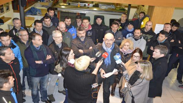 Ediles de Málaga para la Gente con bomberos encerrados Ediles de Málaga para la Gente con bomberos encerrados