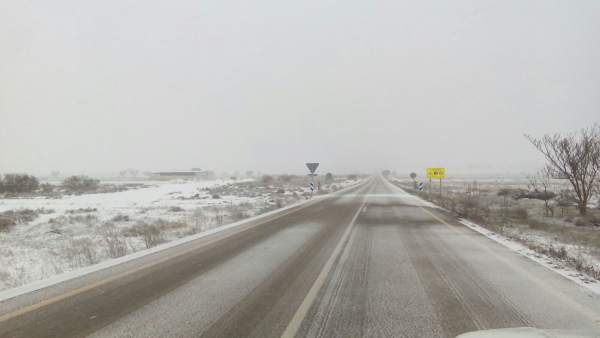Més de 1.300 vehicles es troben atrapats a les carreteres valencianes per l'onada de fred Més de 1.300 vehicles es troben atrapats a les carreteres valencianes per l'onada de fred