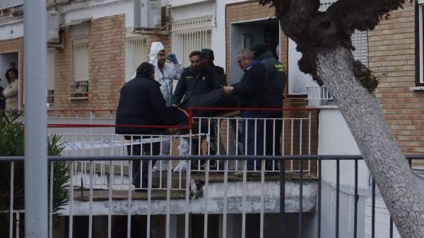 Imagen de la vivienda de La Algaba donde se ha producido el enfrentamiento Imagen de la vivienda de La Algaba donde se ha producido el enfrentamiento