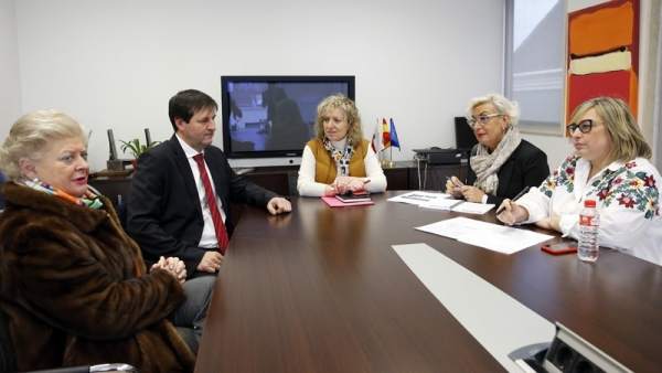 Díaz Tezanos se reúne con representantes de la Fundación Asilo Díaz Tezanos se reúne con representantes de la Fundación Asilo