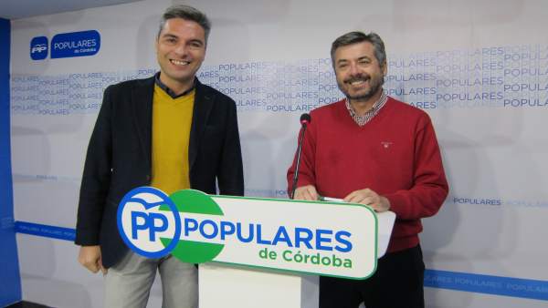 Torrico (dcha.) junto a Lorite en la sede del PP cordobés Torrico (dcha.) junto a Lorite en la sede del PP cordobés