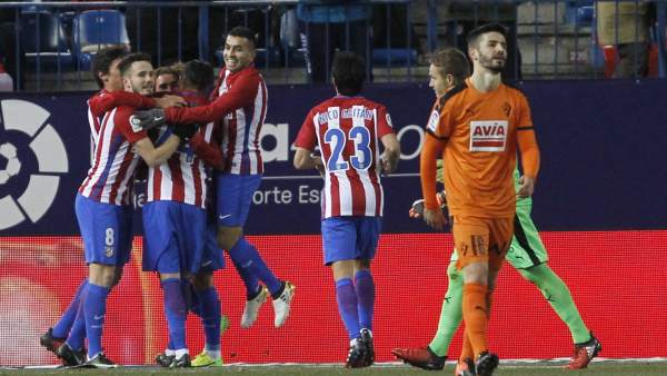 Los jugadores del Atlético celebran un gol Los jugadores del Atlético celebran un gol