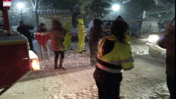 Evacuan a seis niños de un autobús escolar por el temporal Evacuan a seis niños de un autobús escolar por el temporal
