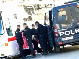 Detienen a Minnie Mouse en la Puerta del Sol