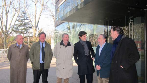 El ministro Iñigo Méndez de Vigo, junto a autoridades vascas El ministro Iñigo Méndez de Vigo, junto a autoridades vascas