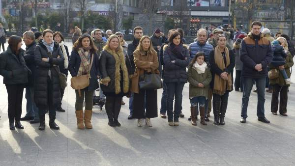 Minuto de silencio por una nueva víctima de violencia de género Minuto de silencio por una nueva víctima de violencia de género