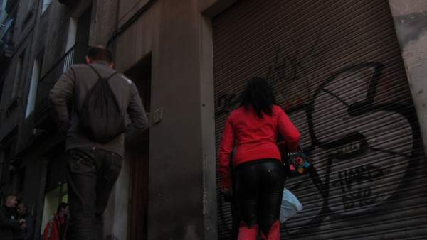 Prostitución en la calle Robadors, en el barrio del Raval de Barcelona. Prostitución en la calle Robadors, en el barrio del Raval de Barcelona.