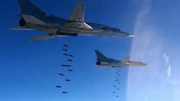 Aviones rusos bombardean objetivos de Estado Islámico en Siria Aviones rusos bombardean objetivos de Estado Islámico en Siria