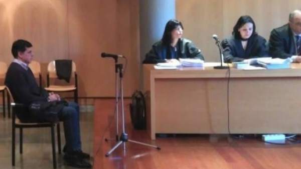 Acusado en el juicio por asesinar a su mujer con una mancuerna Acusado en el juicio por asesinar a su mujer con una mancuerna