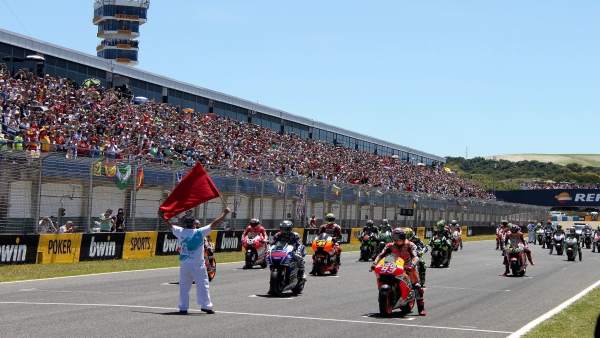 Salida prueba de motos en el Circuito de Jerez Salida prueba de motos en el Circuito de Jerez