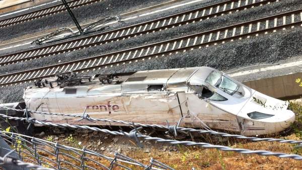 Accidente de tren Alvia en Angrois (Santiago de Compostela) Accidente de tren Alvia en Angrois (Santiago de Compostela)