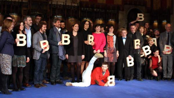 Foto de familia de los galardonados a los Premios Ciutat de Barcelona en 2016. Foto de familia de los galardonados a los Premios Ciutat de Barcelona en 2016.