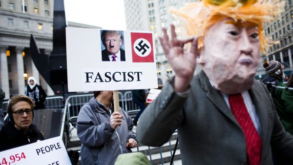 Trump como Hitler Trump como Hitler
