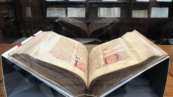 Volumen restaurado de la 'Estoria de España' de la biblioteca de Menéndez Pelayo Volumen restaurado de la 'Estoria de España' de la biblioteca de Menéndez Pelayo