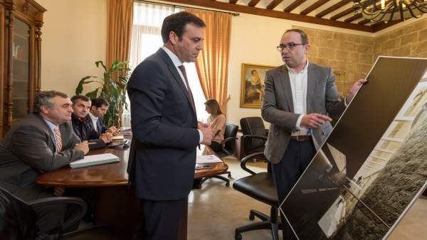 Monge (D) en la reunión en Bragança Monge (D) en la reunión en Bragança