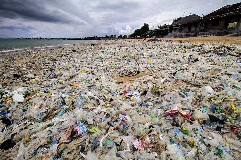 Una plaga de pl sticos amenaza la paradis aca isla de Bali 