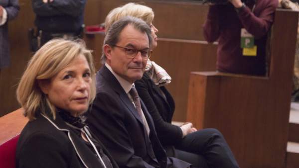 Mas, Ortega y Rigau en la sala del juicio por la consulta del 9N. Mas, Ortega y Rigau en la sala del juicio por la consulta del 9N.