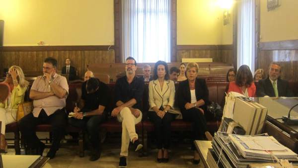 Banquillo de los acusados en la pieza de Gürtel sobre Fitur Banquillo de los acusados en la pieza de Gürtel sobre Fitur