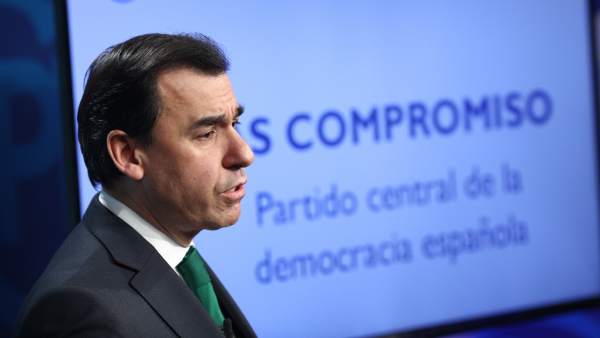 Fernando Martínez Maillo presenta las líneas básicas de la Ponencia Política y Fernando Martínez Maillo presenta las líneas básicas de la Ponencia Política y