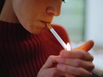 Mujer fumando