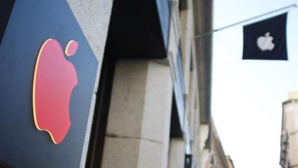 Apple Apple