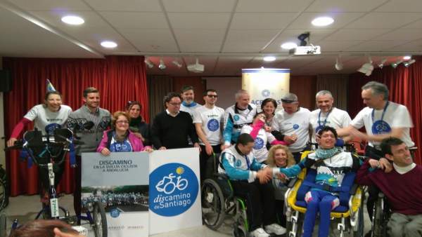 Torralbo (izda.), junto a participantes en el proyecto Torralbo (izda.), junto a participantes en el proyecto