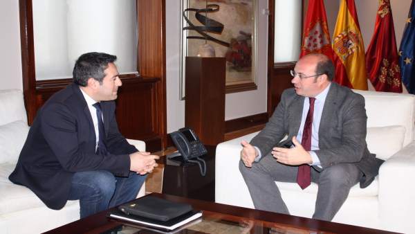 Foto/ El Presidente De La Comunidad Se Reúne Con El Alca Lde De Alcantarilla Foto/ El Presidente De La Comunidad Se Reúne Con El Alca Lde De Alcantarilla