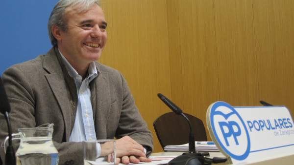El portavoz municipal del PP, Jorge Azcón, en rueda de prensa en el Ayuntamiento El portavoz municipal del PP, Jorge Azcón, en rueda de prensa en el Ayuntamiento