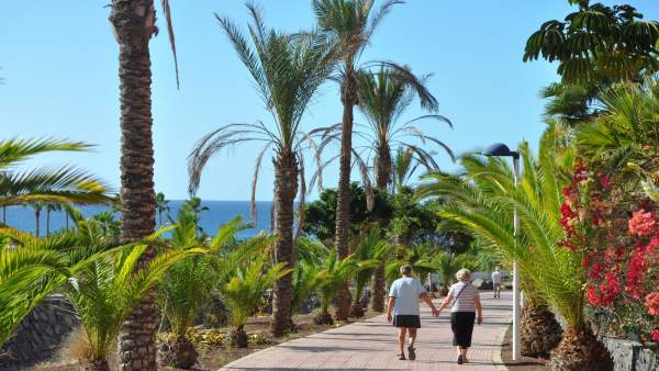Paseo en la Caleta de Adeje, Tenerife. Paseo en la Caleta de Adeje, Tenerife.