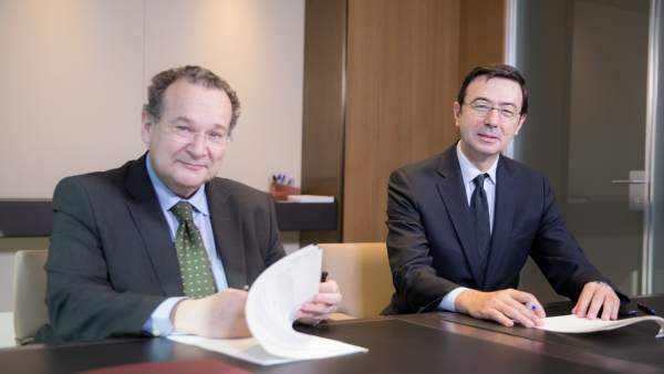 Firma de la creación de la Cátedra Cuatrecasas-UNIR Firma de la creación de la Cátedra Cuatrecasas-UNIR