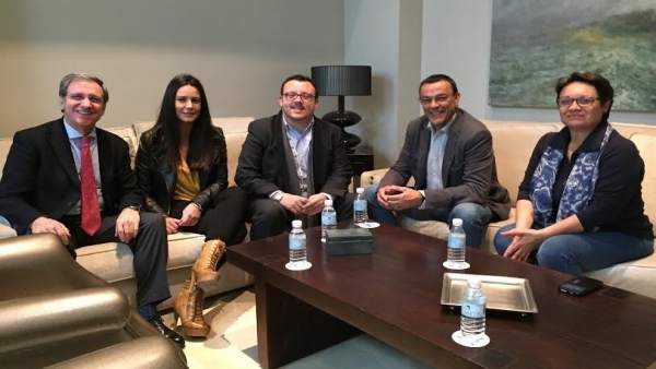 El presidente de la Diputación de Huelva, Ignacio Caraballo, con Juan Aponte. El presidente de la Diputación de Huelva, Ignacio Caraballo, con Juan Aponte.