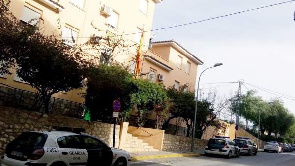 La Guardia Civil Detiene A Un Joven Cuando Agredía A Su Expareja En La Vía Públi La Guardia Civil Detiene A Un Joven Cuando Agredía A Su Expareja En La Vía Públi
