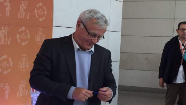 Ribó treballarà perquè es retornen els diners sostrets a l'Ajuntament en Nóos i recorda causes pendents de Grau Ribó treballarà perquè es retornen els diners sostrets a l'Ajuntament en Nóos i recorda causes pendents de Grau