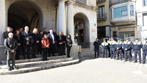 Minuto de silencio en Figueres por la muerte de dos alpinistas Minuto de silencio en Figueres por la muerte de dos alpinistas