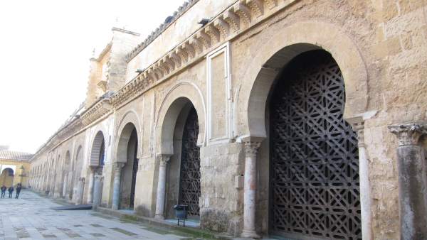La Fachada Norte De La Catedral, Con La Celosía Que Se Quiere Abrir (Dcha.) La Fachada Norte De La Catedral, Con La Celosía Que Se Quiere Abrir (Dcha.)