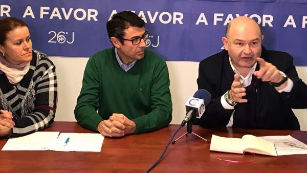 Garrido en rueda de prensa en Coín Garrido en rueda de prensa en Coín