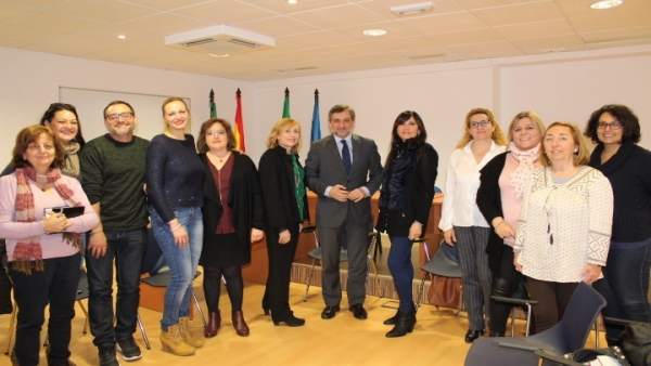 Diputación y UAL facilitan las prácticas a alumnos de Educación Social. Diputación y UAL facilitan las prácticas a alumnos de Educación Social.