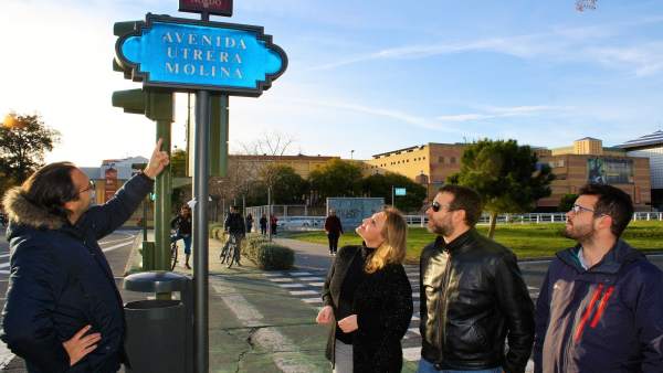 Rótulo de la avenida Utrera Molina de Sevilla Rótulo de la avenida Utrera Molina de Sevilla
