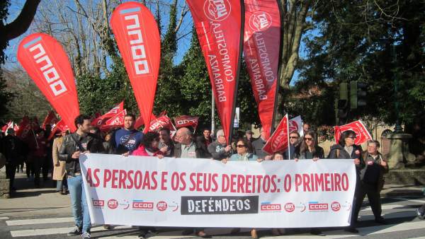 Manifestación en Santiago por 'salarios y empleo dignos' Manifestación en Santiago por 'salarios y empleo dignos'