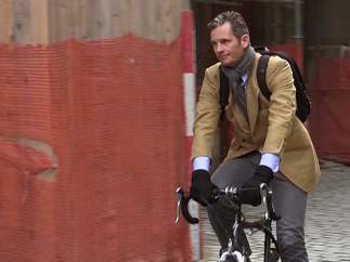 Iñaki Urdangarin, en bicicleta por Ginebra.