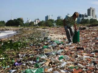 Playa, contaminación, plásticos