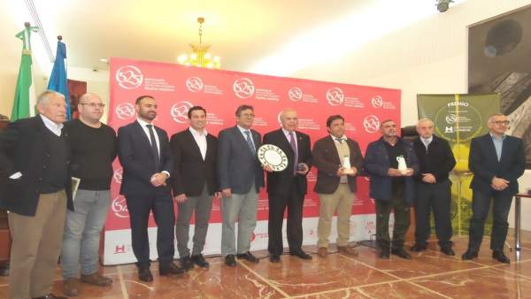 Entrega de premios al mejor aceite de oliva de la provincia. Entrega de premios al mejor aceite de oliva de la provincia.